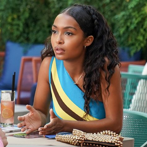 Yara Shahidi Hairstyles Grown Ish, Grownish Zoey Hairstyles, Grown Ish Hairstyles, Grownish Hairstyles, Zoey Johnson Hairstyles, Curly Hairstyles For Kids, Yara Shahidi Hairstyles, Marcus Scribner, Braid Headband