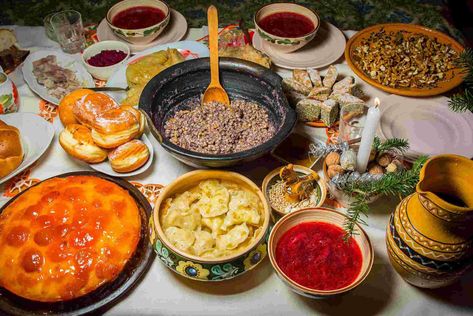 Ukrainian Christmas Eve 12-course feast! From: Cobblestone Freeway Tours (FB) New Year's Eve Food Traditions, Christmas In Ukraine, New Year's Eve Food, Ukrainian Desserts, Christmas Food Recipes, Ukrainian Christmas, New Years Eve Food, Ground Beef Pasta, Lent Recipes