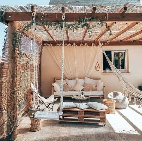 Boho Outdoor Space, Bohemian Decorating, Bohemian Patio, Bohemian Outdoor, Bohemian Garden, Boho Patio, Boho Outdoor, Casa Country, Outdoor Beds