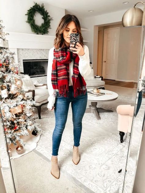 101 Simple Christmas Outfit Ideas » Lady Decluttered Simple Christmas Outfits, Christmas Outfits Dressy, Christmas Clothing Ideas, Christmas Fashion Outfits, Christmas Outfit Inspiration, Christmas Outfit Casual, Outfit 2020, Cute Christmas Outfits, Holiday Outfits Women