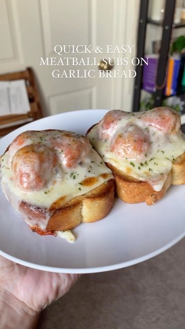 Ashly Rodriguez on Instagram: "If it’s quick and easy to make, I’m going try it out! These Meatball Subs on Garlic Texas Toast were DELISH! Took about 20 minutes to makes! Defintely give it a try. Full video on how I made these over on my new food page @whatsonashlysplate 🙌🏽 Would you try this? Found this recipe by @cookinginthemidwest 🍽️" Garlic Texas Toast, Garlic Toast Recipe, Breaded Meatballs, Texas Toast Garlic Bread, Meatball Subs, Texas Toast, Meatballs Easy, New Food, Beef Recipes Easy