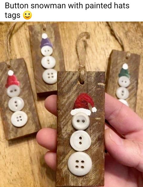 Christmas Button Crafts, Christmas Buttons, Christmas Gift Basket Ideas, Gift For Mom Christmas, Handmade Christmas Crafts, Christmas Crafts To Make, Christmas Gift For Mom, Wooden Tags, Christmas Wood Crafts