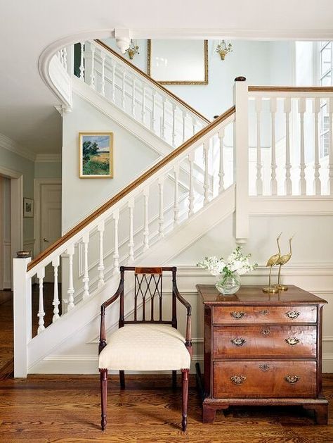 The Colonial Revival style became popular in the early 1900s in America, at a time when people became nostalgic for a pre-industrialized era. Modern interpretations of the colonial era began to emerge in architectural and interior designs, heavily influenced by British, Spanish, French, and Dutch designs. #interior #interiordesign #interiordecor #interiordecoration #decor #decoration #design #bathroom #bathroomdesign #bathroomdecor #kitchen #kitchendecor #kitchendesign #homedecor #homedecoration Colonial Traditional Interior, Colonial Millwork, American Colonial Interior, Colonial Revival Interior, Colonial House Interior Design, Colonial Home Interior, Colonial Style Interior, American Interior Design, Colonial House Interior