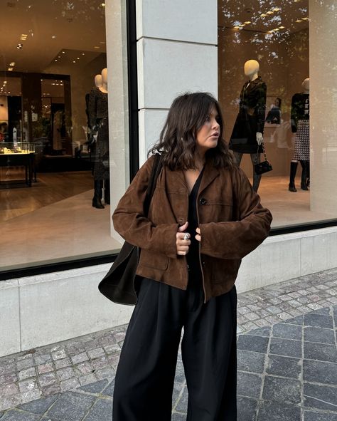 Suede details 🤎 Suede Button Up Shirt Outfit, Brown Suede Shirt Outfit, Suede Blazer Outfit Women, Brown Shirt Outfits Women, Suede Pants Outfit, Brown Corduroy Jacket Outfit, Suede Shirt Outfit, Brown Suede Jacket Outfit, Fall Jackets Outfit