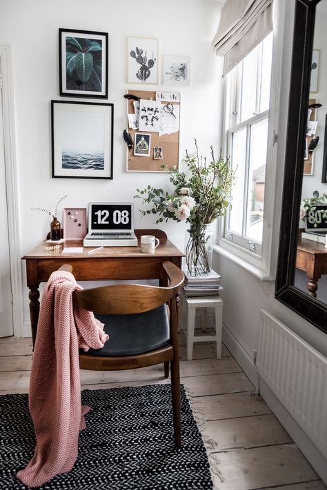 5 Winter Decorating Tips to Steal From a Cozy Home in Bath, England Desk Diy, Interior Design Minimalist, Office Nook, Small Home Office, Home Office Space, A Desk, Home Office Design, My New Room, Home Fashion