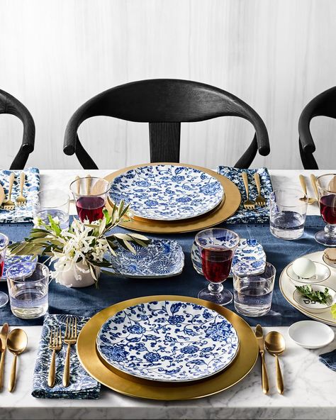 This Passover, let Marlo Thomas’ dinnerware collection from Williams Sonoma take center stage at your table. Meticulously designed, each piece adds a touch of sophistication and joy to your festivities. Whether you’re hosting a large family gathering or an intimate dinner, these elegant designs will make every moment captivating. Discover the collection today through our link in bio! Blue And White Table Setting, Blue Table Settings, Marlo Thomas, Social Activist, Dinner Table Setting, Beautiful Table Settings, Blue Table, Appetizer Plates, Charger Plates