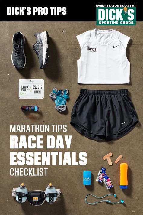 These marathon tips will help you remember all the race-day essentials. From your running outfit to all your post-race gear. Before you cross that start line, prepare for your race with this marathon checklist. Marathon Poster Design, Marathon Gift Basket, Marathon Outfit Women, Sub 2 Hour Half Marathon, Marathon Diet Plan, Marathon Running Outfit, Marathon Training Diet, Marathon Checklist, Marathon Diet