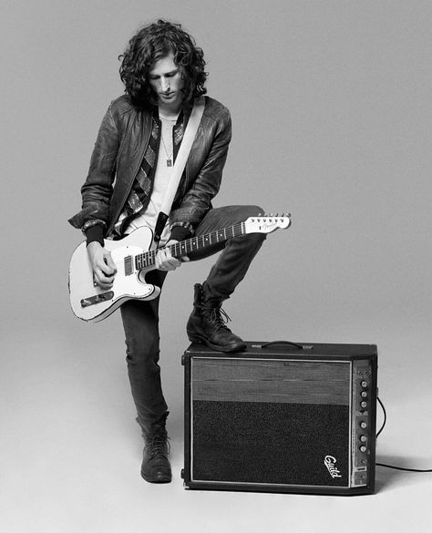 Nick Valensi of The Strokes and CRX Nick Valensi Style, The Strokes Fashion, The Strokes Group Photo, The Strokes 2001, The Strokes Nick Valensi, Guitarist On Stage, Singer Photography, The Strokes Shirt, Nick Valensi