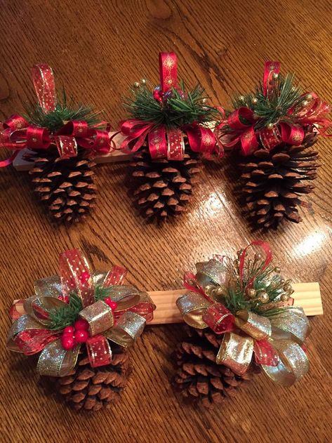 НГ Christmas Decor Diy Cheap, Jul Diy, Pinecone Crafts, Cheap Christmas Diy, Christmas Pine Cones, Diy Christmas Ornaments Easy, Cones Crafts, Easy Christmas Diy, Christmas Ornaments Homemade