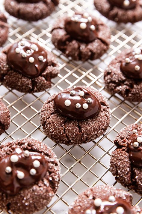 Chocolate-Covered Cherry Cookies Fudgy Cookies, Chocolate Dough, Chocolate Cherry Cookies, Wyse Guide, Chocolate Covered Cherry, Candy Bar Cookies, Crumble Cookies, Cherry Cookies, Chocolate Waffles