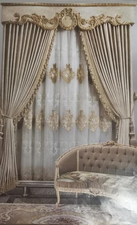 Royal Curtains Living Room, Royal Curtains, Curtain Designs Living Room, Pelmet Designs, Luxury Curtains Living Room, Latest Curtain Designs, Curtain Designs For Bedroom, Fancy Curtains, Curtains Living Room Modern