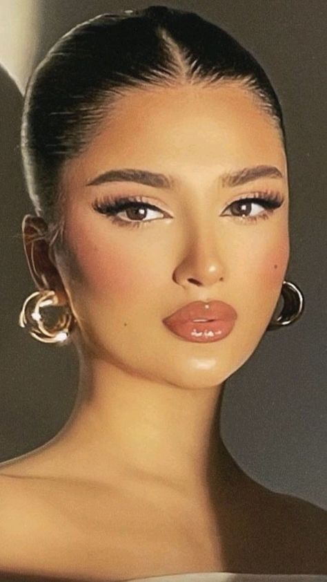 Classical Makeup Looks, Round Face Glam Makeup, Elegent Make Up Look Classy, Modest Makeup Looks, Elongated Eye Makeup, Arabian Makeup Look Natural, Make Up Round Face, Makeup On Round Face, Arab Makeup Looks