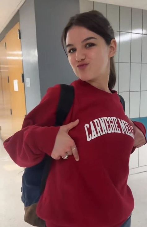 Incoming freshman Suri Cruise showed off her Tartan pride in a TikTok video revealing her college of choice, Carnegie Mellon University Katie Homes, New York Broadway, Roman Kemp, Joey Potter, Carnegie Mellon University, Suri Cruise, Kids Graduation, Morticia Addams, Dawsons Creek