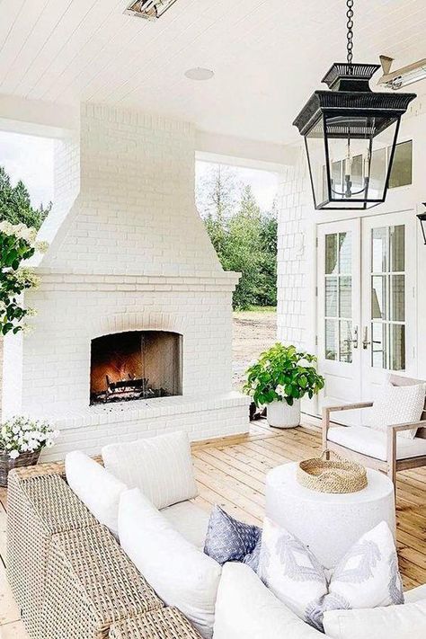 Boho Porch, Living Pool, Outdoor Fireplace Designs, Backyard Fireplace, Casa Exterior, Backyard Retreat, Williams Sonoma Home, Patio Decorating, White Furniture