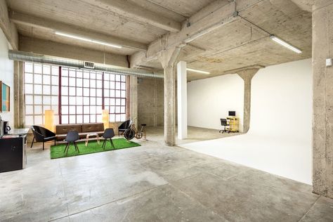 8 Creative Ways to Earn Money From Your Studio | Peerspace Event Space Business, Event Venue Business, Venue Business, Event Space Design, Event Venue Design, Event Space Rental, Event Venue Spaces, Local Photography, Rental Space