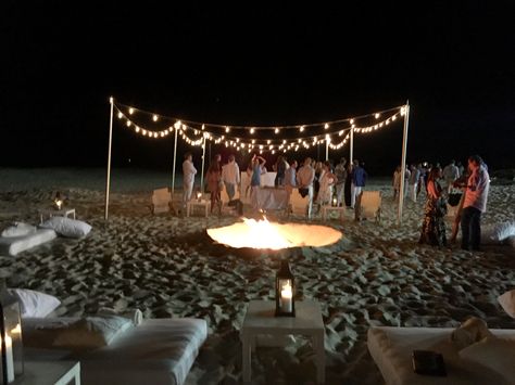 Beach Party Lighting Ideas, Beach Wedding Night Time, 18th Birthday Party Ideas At The Beach, Beach Party Setup Ideas, 18th Beach Party Ideas, Bonfire Beach Wedding, Beach Bonfire Welcome Party, Night Beach Wedding Reception, Engagement Beach Party