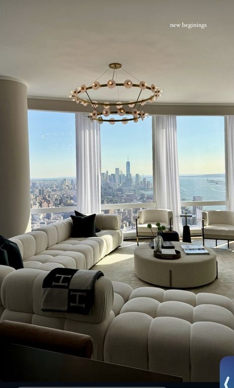 Luxury Condo Living Room, Pent House Apartment Interior Design, Apartment Therapy Inspired Decor, Penthouse View, Penthouse Interior, Luxurious Living Rooms, Condo Living Room, Apartment View, Dream Life House