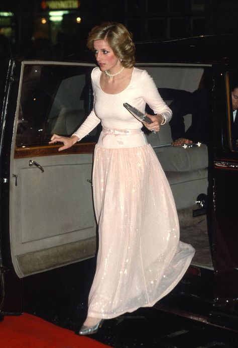 Starlight Express, Fancy Attire, Theatre London, Diana Wedding, Princess Diana Fashion, Princess Diana Photos, Princess Diana Pictures, Princes Diana, Diana Fashion