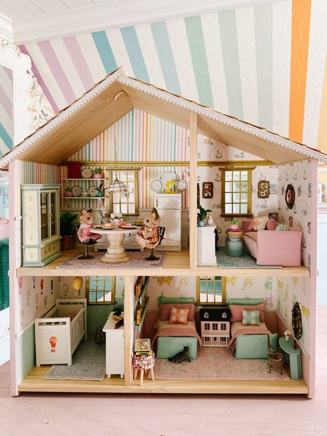 Dollhouse toys