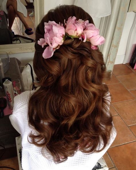 30+ Wedding Hairstyles With Flowers Looks & Expert Tips ❤ wedding hairstyles with flowers half up with peonies botiashairandmakeup #weddingforward #wedding #bride #weddinghairstyleswithflowers #weddinghair Wedding Hairstyles With Flowers, Bride Hair Flowers, Hairstyles With Flowers, Bride Hairstyles Updo, Flower Crown Hairstyle, Romantic Wedding Hair, Spiky Hair, Best Wedding Hairstyles, Beauty Tips For Hair