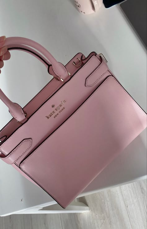 Kate Spade Staci Medium Satchel, Kate Spade Purse Aesthetic, Luxury Pink Aesthetic, Pink Purse Aesthetic, Cute Purses Aesthetic, Luxury Aesthetic Pink, Pink Bag Aesthetic, Pink Purse Outfit, Kate Spade Pink Bag