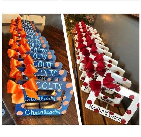 Cheer Gifts Diy, Team Spirit Crafts, Sport Crafts, Cheer Squad Gifts, Cheer Nationals, Cheer Banquet, Sideline Cheer, Cheer Team Gifts, Dance Team Gifts