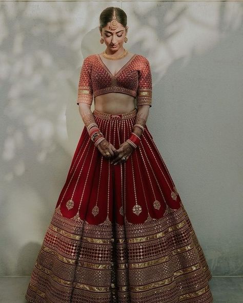 WedMeGood (@wedmegood) • Instagram photos and videos Simple Bridal Lehenga The Bride, Red Indian Wedding Lehenga, Bridal Lehenga Designs Latest Red, Indian Maroon Bridal Lehenga, Bride Lehnga Design, Red Lehenga For Bride, Aesthetic Bridal Lehenga, Minimal Bridal Lehenga, Bridal Choli Designs Indian Weddings