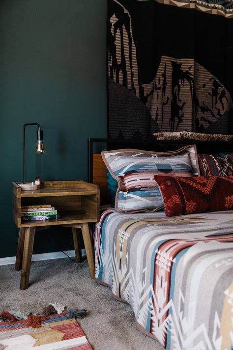 Pendleton White Sands Bedroom, Southwestern Master Bed, White Sands Pendleton, Pendleton Inspired Bedroom, Pendleton Bedroom Ideas, Essex Green Bedroom, Pendleton Blanket Bedroom, Pendleton Aesthetic, Southwest Boho Bedroom