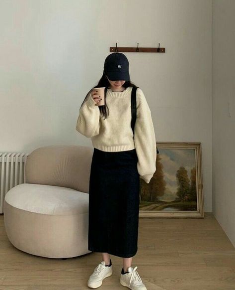 Black Pencil Skirt Outfit Casual Fall, Black Maxi Skirt Winter Outfit, Autumn Outfits In Korea Women, Sweater With Maxi Skirt, Korean Casual Outfits Winter, Korea Autumn Fashion, Japanese Fall Outfits, Japan Autumn Outfit Women, Korea Outfit Ideas