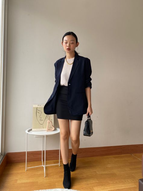 a blazer can be a cute date outfit when worn with mini skirt and boots. Blazer And Mini Skirt Outfits, Blazer With Mini Skirt, Mini Skirt Outfits, Mini Skirt And Boots, Cute Date Outfits, Cute Date, Skirt And Boots, Date Outfit, Miniskirt Outfits