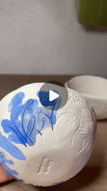 Faux Glazed Pottery, Glazing Pottery Ideas Bowls, Pottery Patterns Paint, Painting Glazed Ceramic Pots, Pottery Bowl Ideas Design, Polymer Clay Bowls Diy Tutorials, Ceramic Bowl Handmade, Pottery Dish Ideas, Cute Clay Painting Ideas