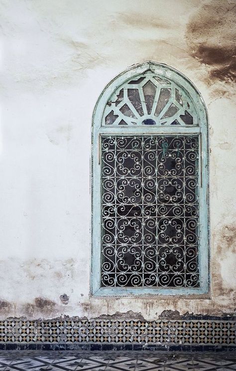 Window Moroccan Window, Riad Marrakech, Ivy House, Beautiful Doors, Moroccan Style, Home Office Design, Islamic Art, Concept Store, Windows And Doors