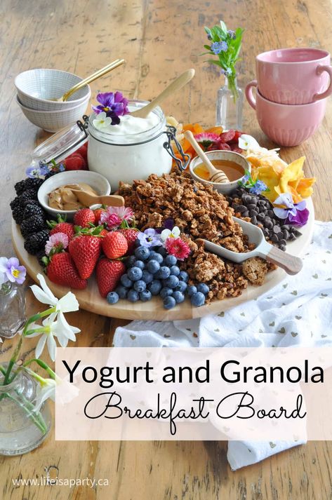 Breakfast Setting Ideas, Granola Charcuterie Board, Healthy Breakfast Buffet Ideas, Healthy Brunch Board Ideas, Yogurt And Granola Bar, Easter Breakfast Charcuterie Board Ideas, Yogurt Charcuterie Board Ideas, Fruit And Yogurt Charcuterie Board, Retreat Breakfast Ideas