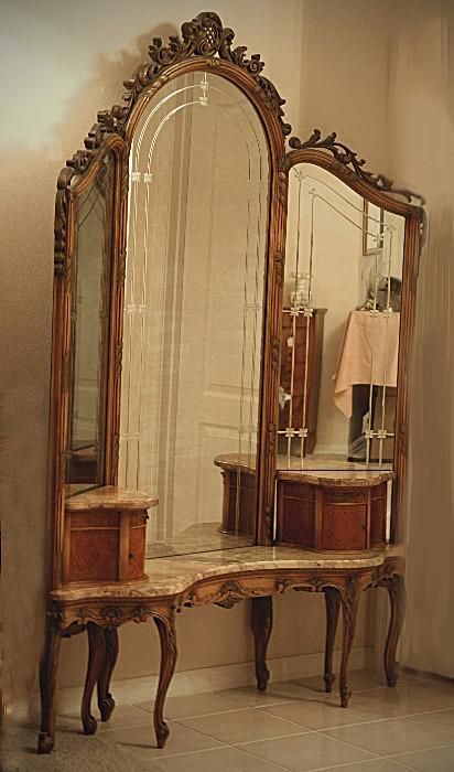 French Estate, تصميم للمنزل العصري, Antique Vanity, Casa Vintage, Victorian Furniture, Sarasota Fl, Dream House Decor, Beautiful Furniture, Unique Furniture