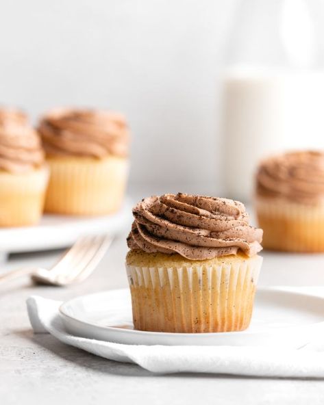 Coffee Icing Recipe, Cardamom Cupcakes, Garlic Mashed Potatoes Easy, Pinata Cupcakes, Espresso Buttercream, Espresso Cupcakes, Coffee Icing, Cardamom Cake, Moist Cupcakes