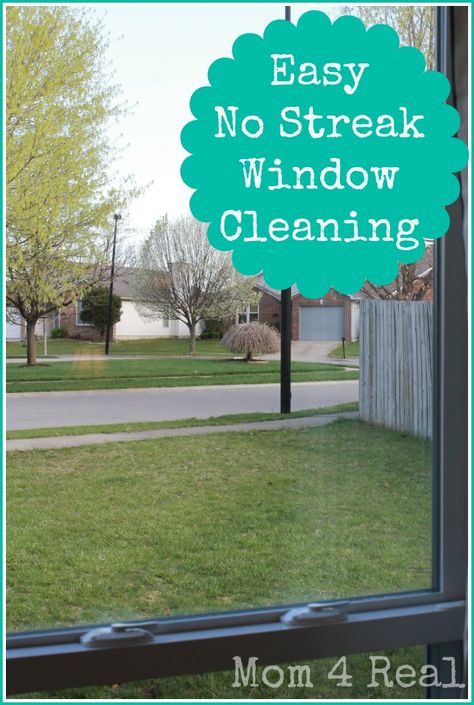 Easy No Streak Window Cleaning at www.mom4real.com Household Cleaning Tips, Cleaning Recipes, Cleaner Recipes, Homemade Cleaning Products, Window Cleaning, Natural Cleaners, Diy Cleaners, Cleaners Homemade, Clean Laundry