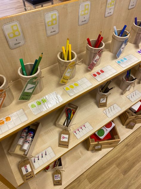 Art Area Eyfs, Creative Area Eyfs, Natural Classroom, Year 1 Classroom, Childcare Rooms, Reggio Emilia Classroom, Reception Classroom, Preschool Room, Reggio Inspired Classrooms