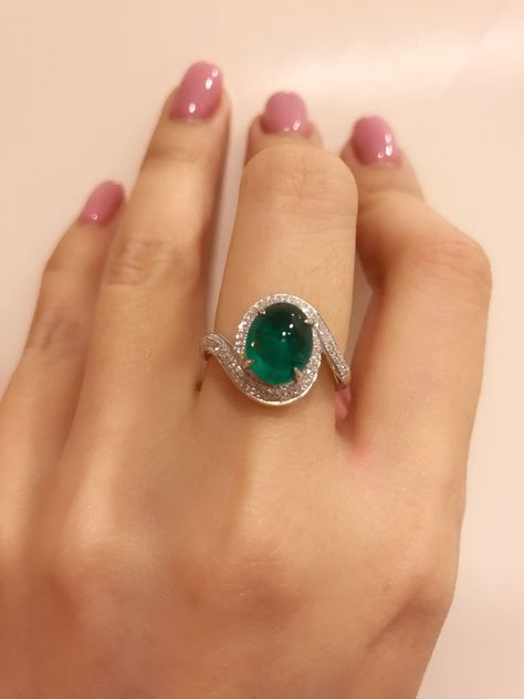 Gem Rings Stones, Oval Diamond Rings, Green Diamond Ring, Gem Rings, Gems Ring, Mens Ring Designs, Emerald Rings, Green Emerald Ring, Emerald And Diamond Ring