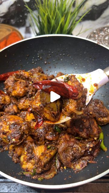 Indian Chicken Fry Recipe, Kerala Chicken Curry, Chicken Roast Recipe, Chicken Masala Recipe, Holi Recipes, Masala Fries, Kari Ayam, Chicken Roast, Indian Chicken Recipes