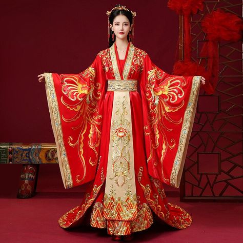 Hanfu Embroidery, Married Dress, Chinese Wedding Dress Traditional, Traditional Asian Dress, Traditional Chinese Wedding, Ancient Dress, Ancient Chinese Clothing, Red Wedding Dress, Chinese Wedding Dress