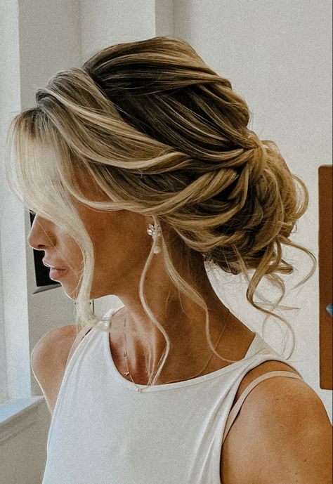 Bridesmaid Updo Hairstyles Brunette, Updos For Round Faces Wedding, Asymmetrical Dress Hairstyles, Hairstyles For Mother Of The Bride, Formal Wedding Hair, High Ponytail Updo, Bride Hairstyles Updo, Bridemaids Hairstyles, Wedding Hair Up