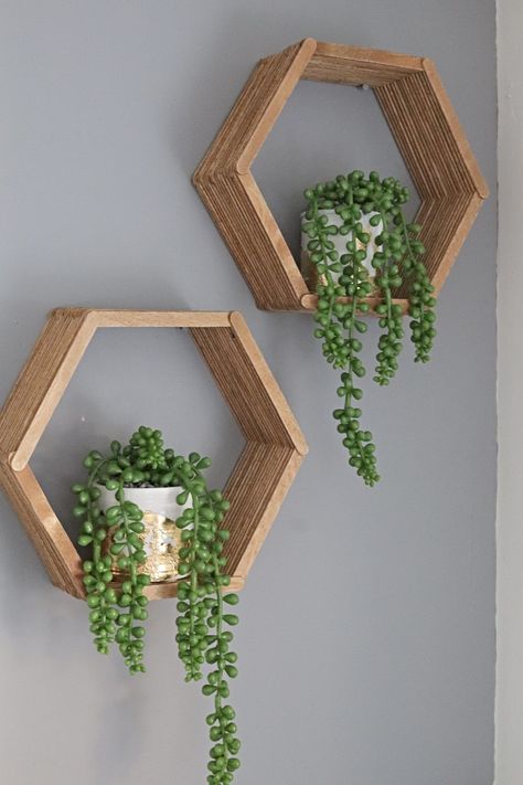 When looking for some artificial plants online I came up with an idea to make my own DIY Artificial plants using cheaper artificial stems I found online. Decor Things, Room Decor Ideas Plants, Ideas For Rooms Decoration, Room Ideas Decoracion Diy, Plant For Room, Room Decore Idea, Hanging Decor Ideas, Fake Plants On Wall, Decorative Ideas