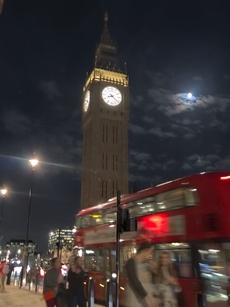 London At Night Aesthetic, London Aesthetic Night, London City Night, Nightlife Aesthetic, City View Night, London At Night, London Nightlife, Aesthetic Moon, Aesthetic London