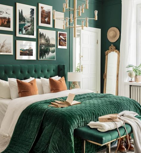 Emerald Green Bedrooms, Simple Bed Designs, Design Ložnic, Green Bedroom Decor, Bedroom Trends, Apartment Decoration, Bed Design Modern, Gold Bedroom, Green Walls