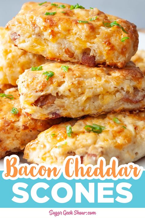 Bacon Cheddar Scones, Cheddar Scones Recipe, Bacon Cheddar Biscuits, Savory Scones Recipe, Cheddar Scones, Breakfast Scones, Bread Biscuits, Breakfast Bacon, Scones Recipe Easy