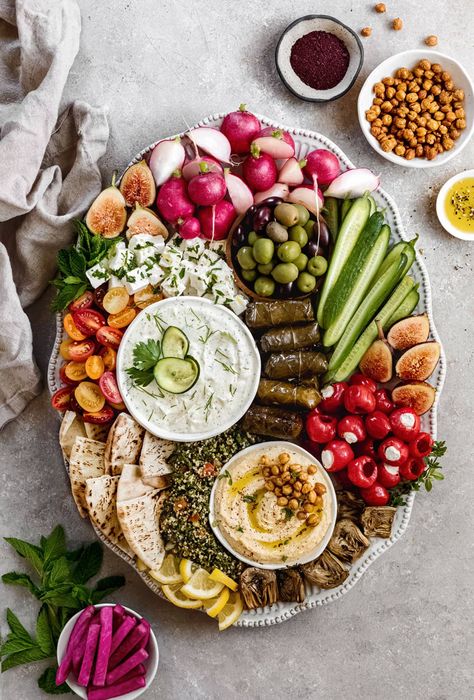 How to make a Mezze Platter - Yoga of Cooking Arabisk Mad, Mezze Platter, Fest Mad, Party Food Platters, Charcuterie And Cheese Board, Charcuterie Recipes, Läcker Mat, Deilig Mat, Food Platters