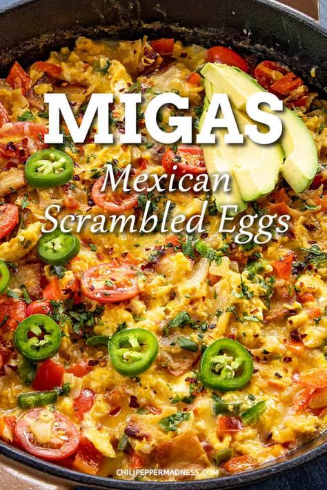 Easy Migas Recipe, Mexican Scrambled Eggs, Migas Recipe, Tortilla Strips, Recipe Mexican, Mexican Breakfast Recipes, Mexican Breakfast, Doner Kebab, Egg Casserole