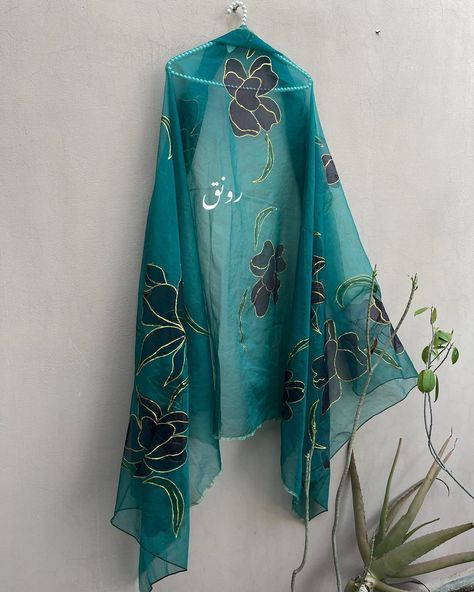 Handpainted Organza Dupatta ❤️✨ . . . . #dupatta #clothing #handpainted Fabric Paint Dupatta, Handpainted Dupattas Organza, Dupatta Hand Painting, Hand Painted Dupatta Designs, Designer Duppatas Ideas, Hand Painted Dress Ideas, Organza Dupatta Embroidery, Pak Suits, Organza Dupatta Designs