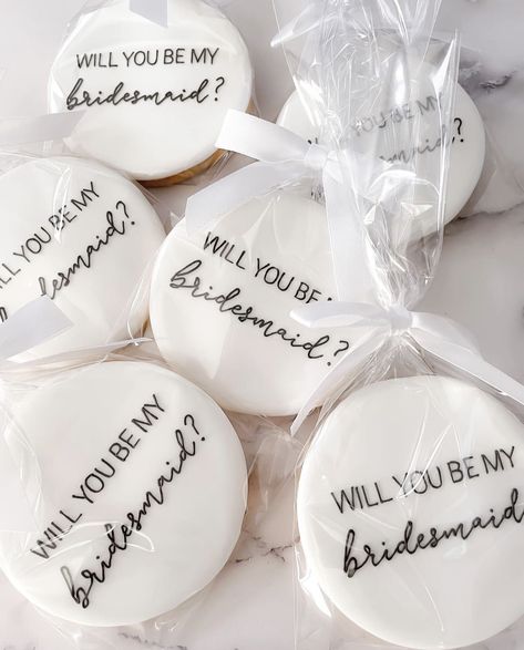 Bridesmaids Proposal Boxes, Bridesmaid Cookies, Notebook Wedding, Bridal Gift Box, Bridesmaid Brunch, Bridesmaids Proposal, Bridesmaid Groomsmen Gifts, Proposal Boxes, Asking Bridesmaids