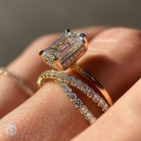 Mark Broumand on Instagram: “More than Perfection 😍⁠⁠⁠ ⁠⁠⁠ 2.50ct Emerald I-VVS2 5867-1⁠⠀⁠⁠⁠⁠⁠⁠⁠ Crisscross Band 4746-1⁠⁠⁠⁠⁠ ⁠⁠⁠ #MarkBroumand #diamond #yellowgold…” Ring Goals, Mark Broumand, Make Your Choice, Natural Sunlight, Fancy Jewelry, Put A Ring On It, Dress Jewelry, Champagne Gold, Brilliant Diamond